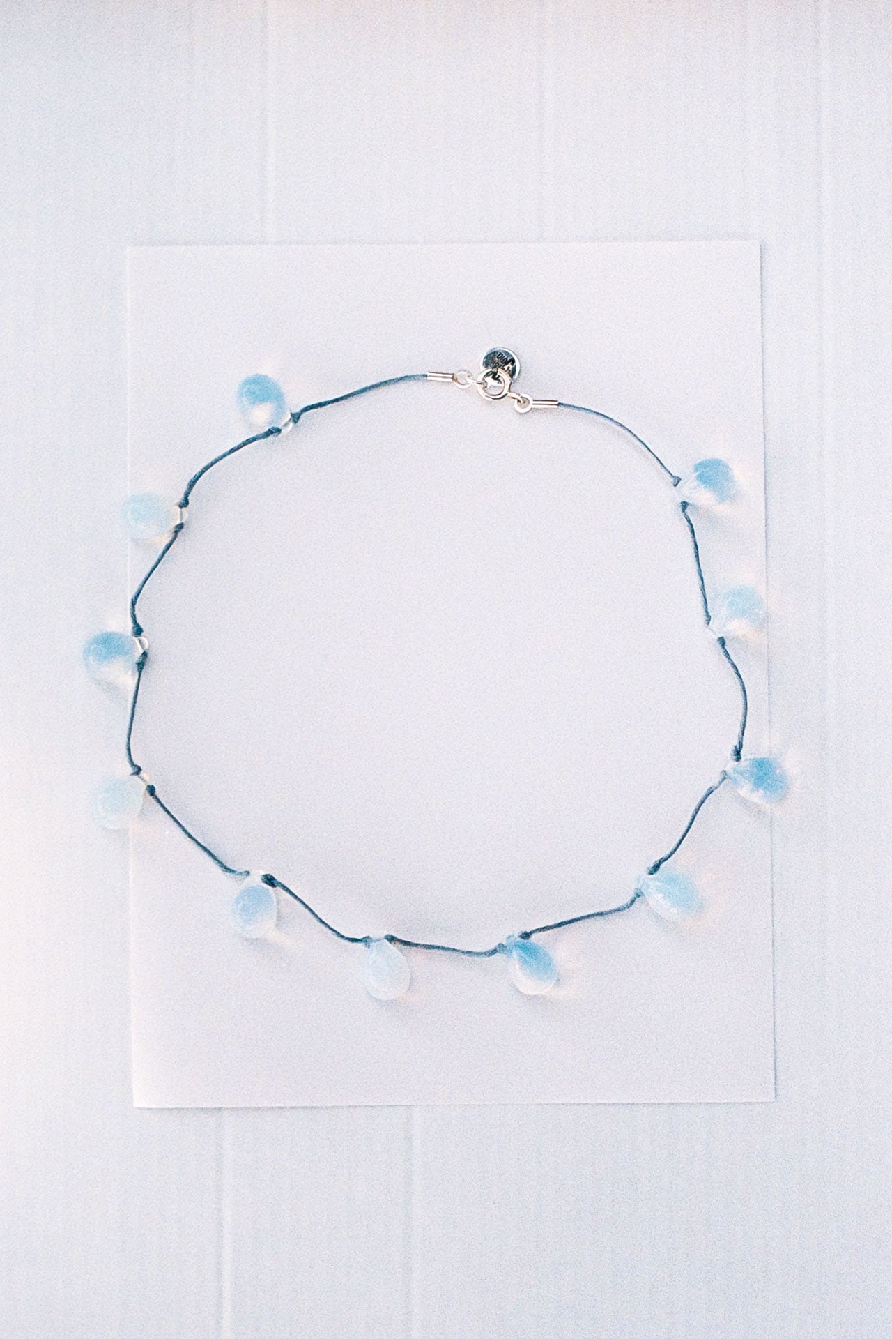 Noué necklace - Opaline white / Grey