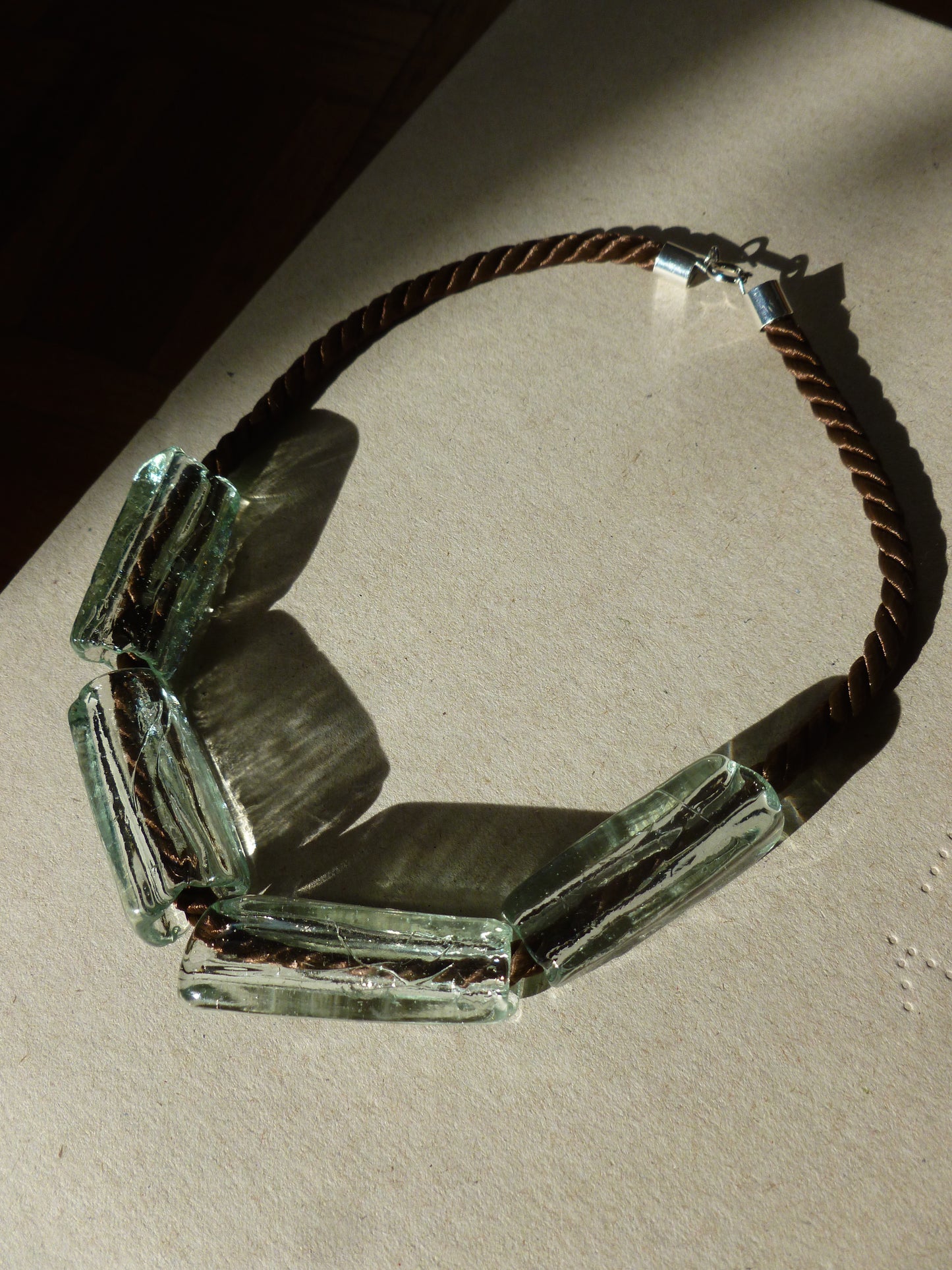 Gelat necklace / Clear and brown