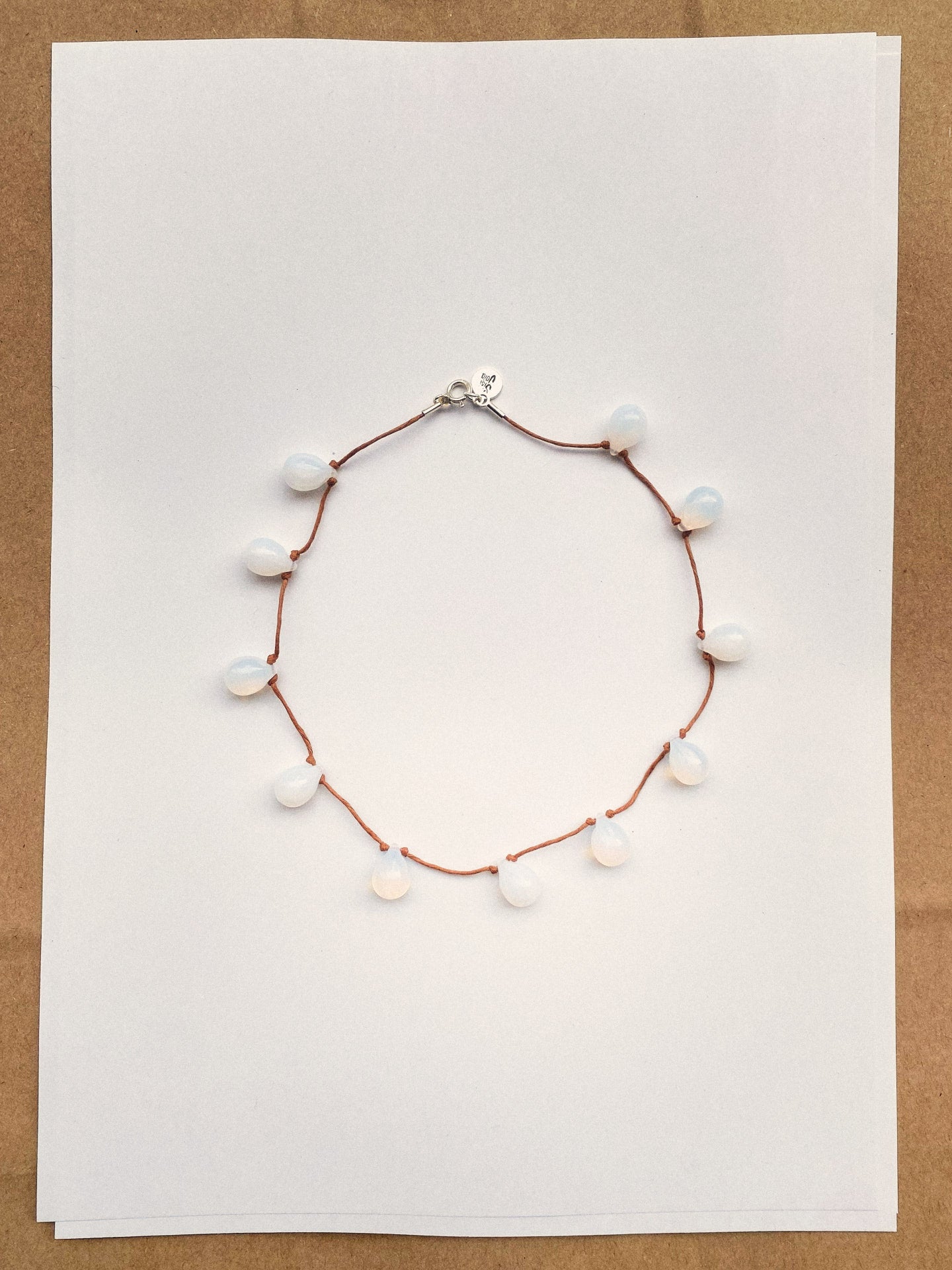 Noué necklace - Opaline white / Tan