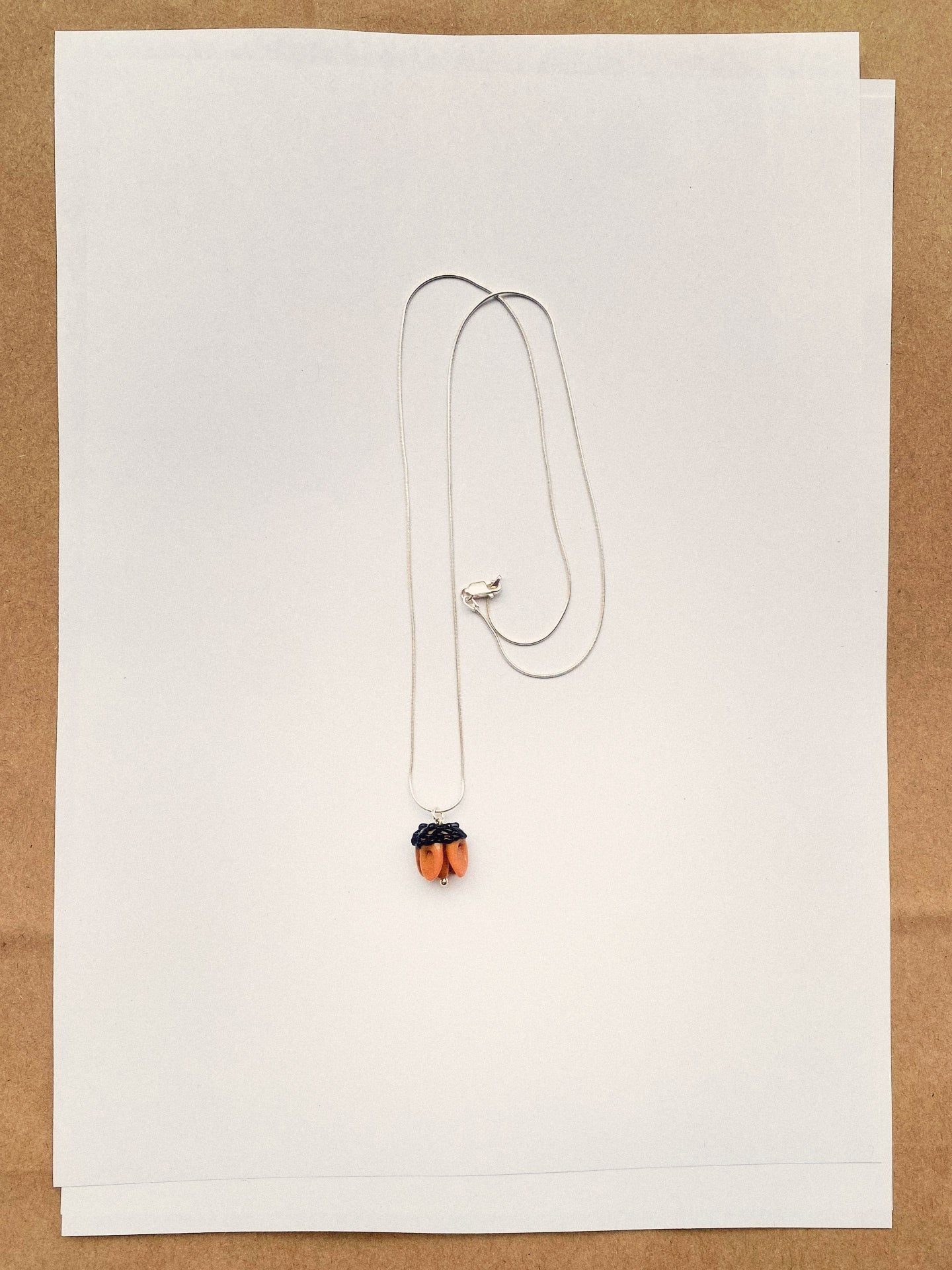 Knos necklace - Beige/Black