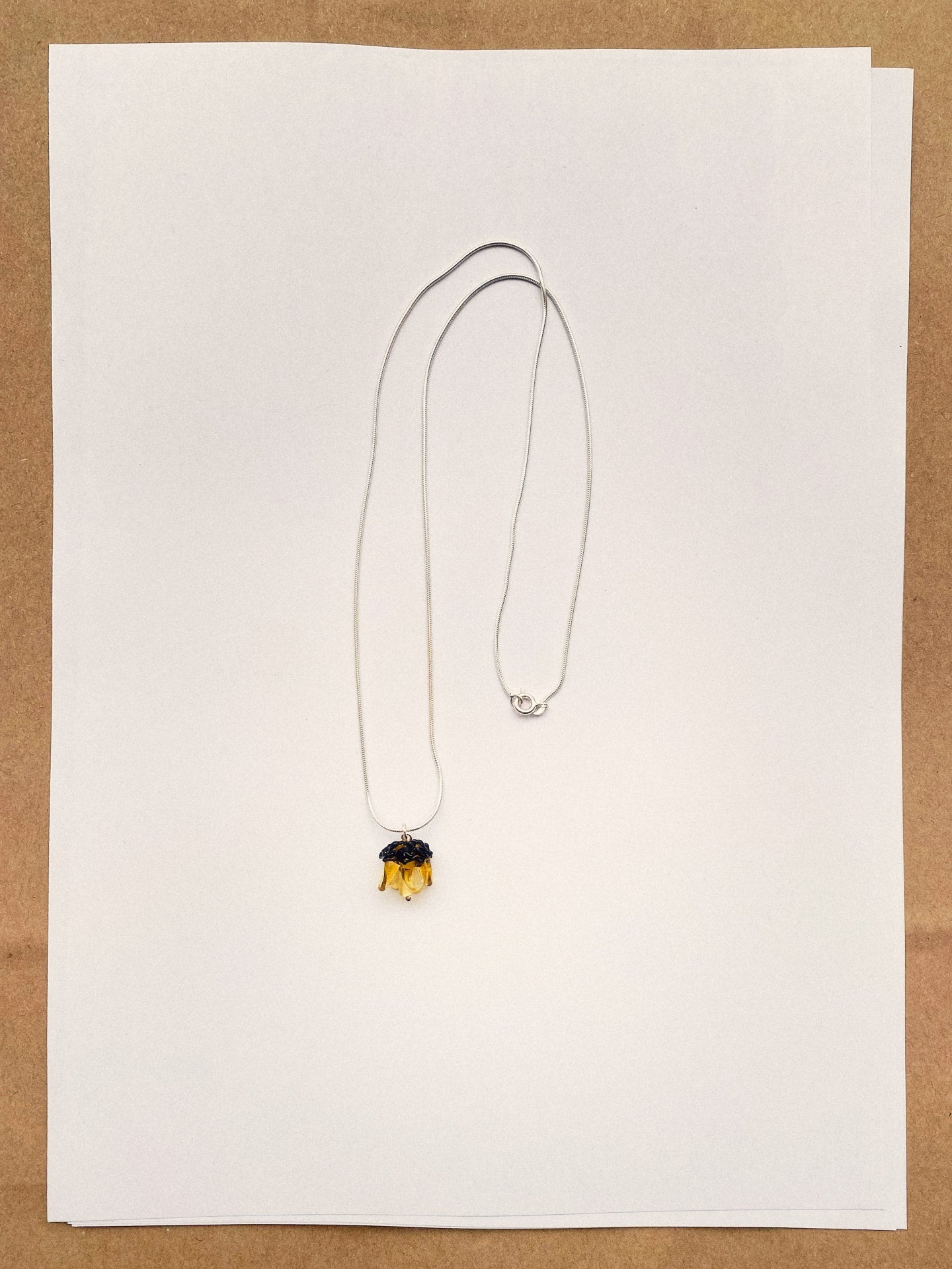 Knos necklace - Yellow/Black