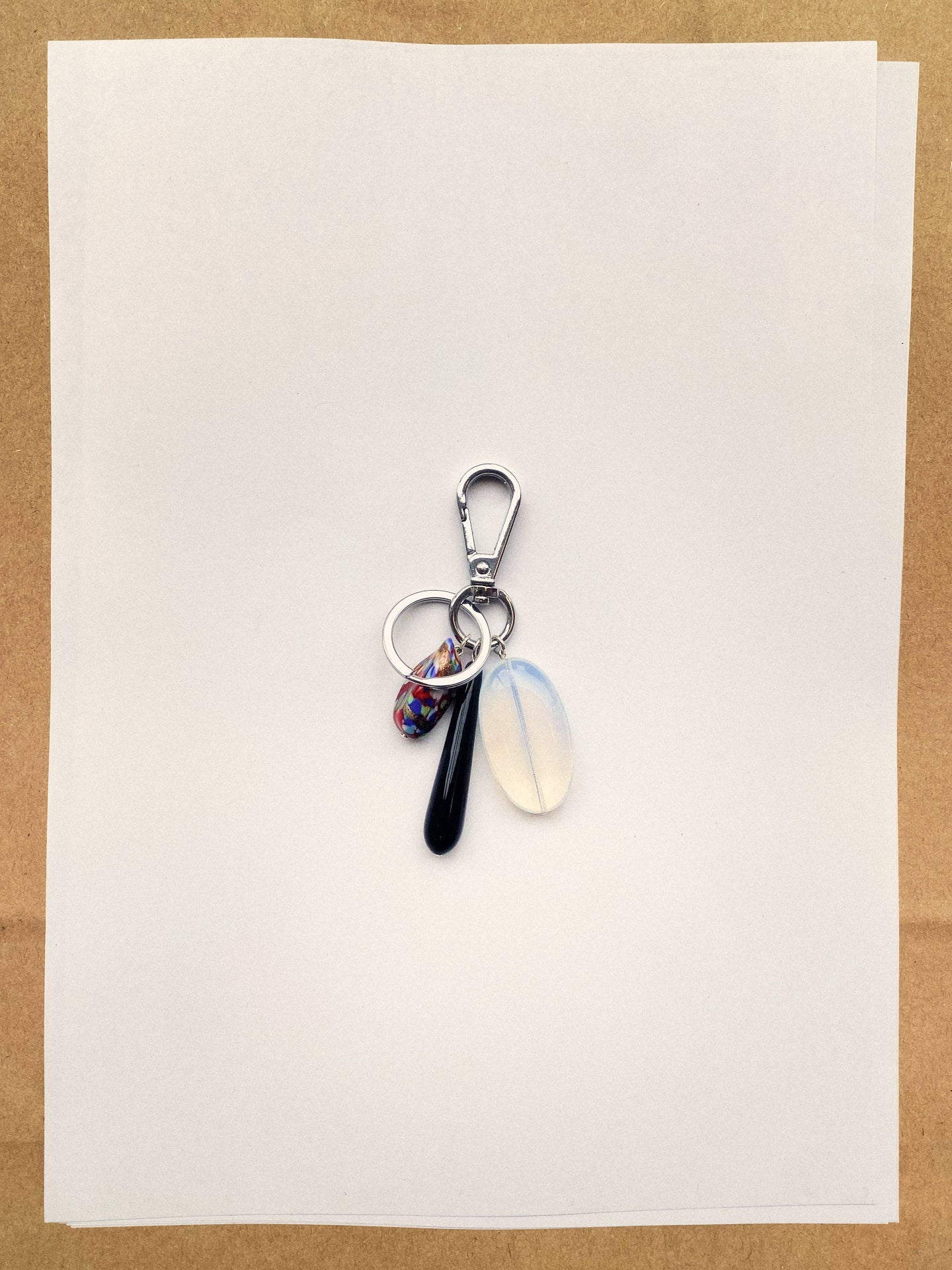 Key charm - Black / Opaline white