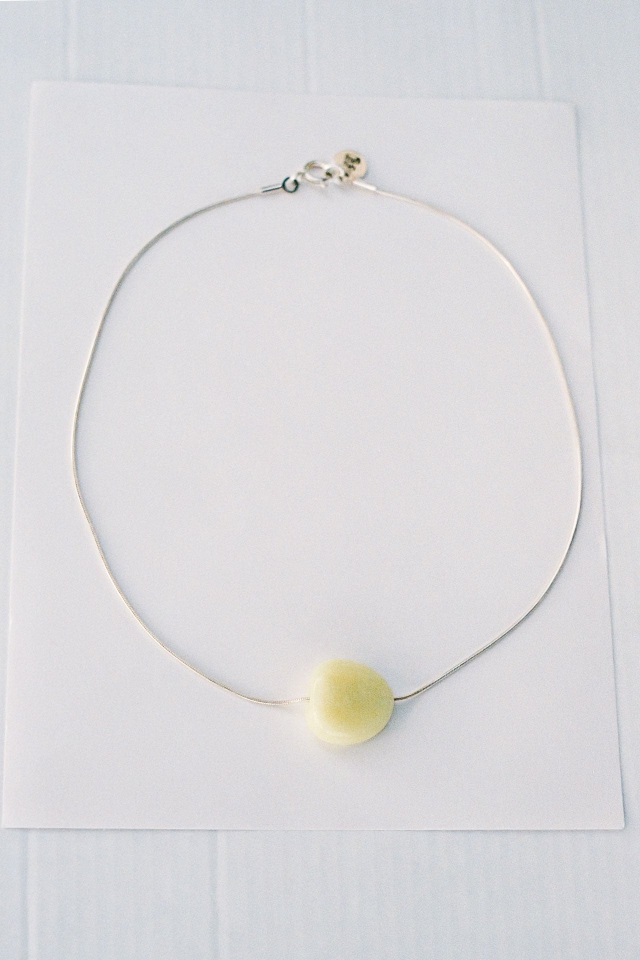 Jeton necklace - Pale yellow