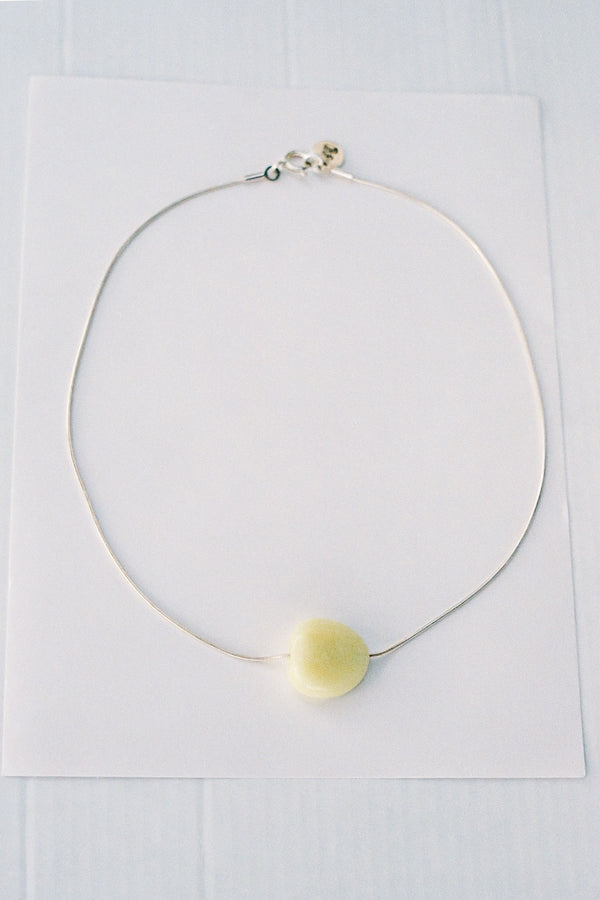 Jeton necklace - Pale yellow