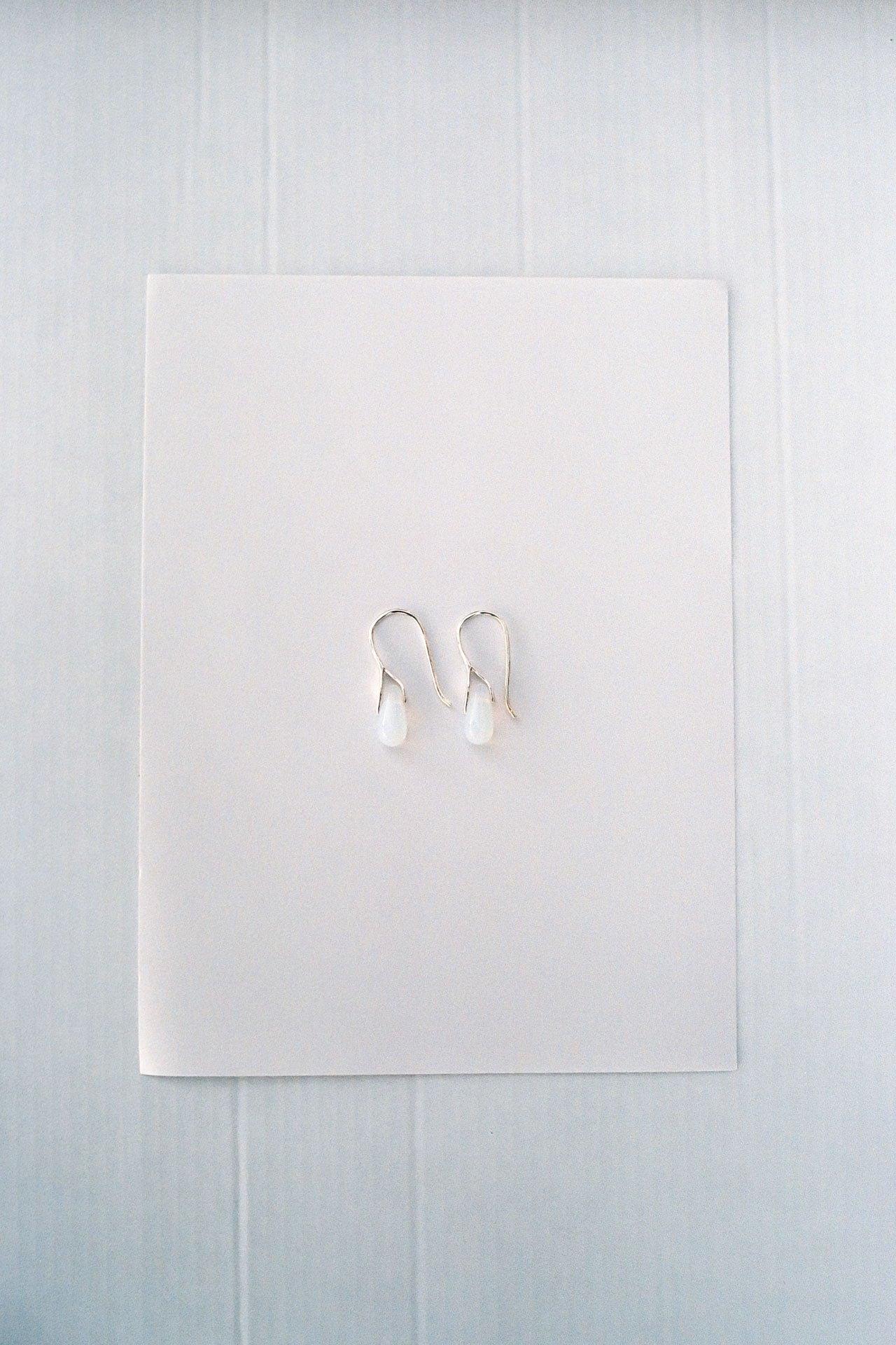 Mini Brote earrings - Opaline white
