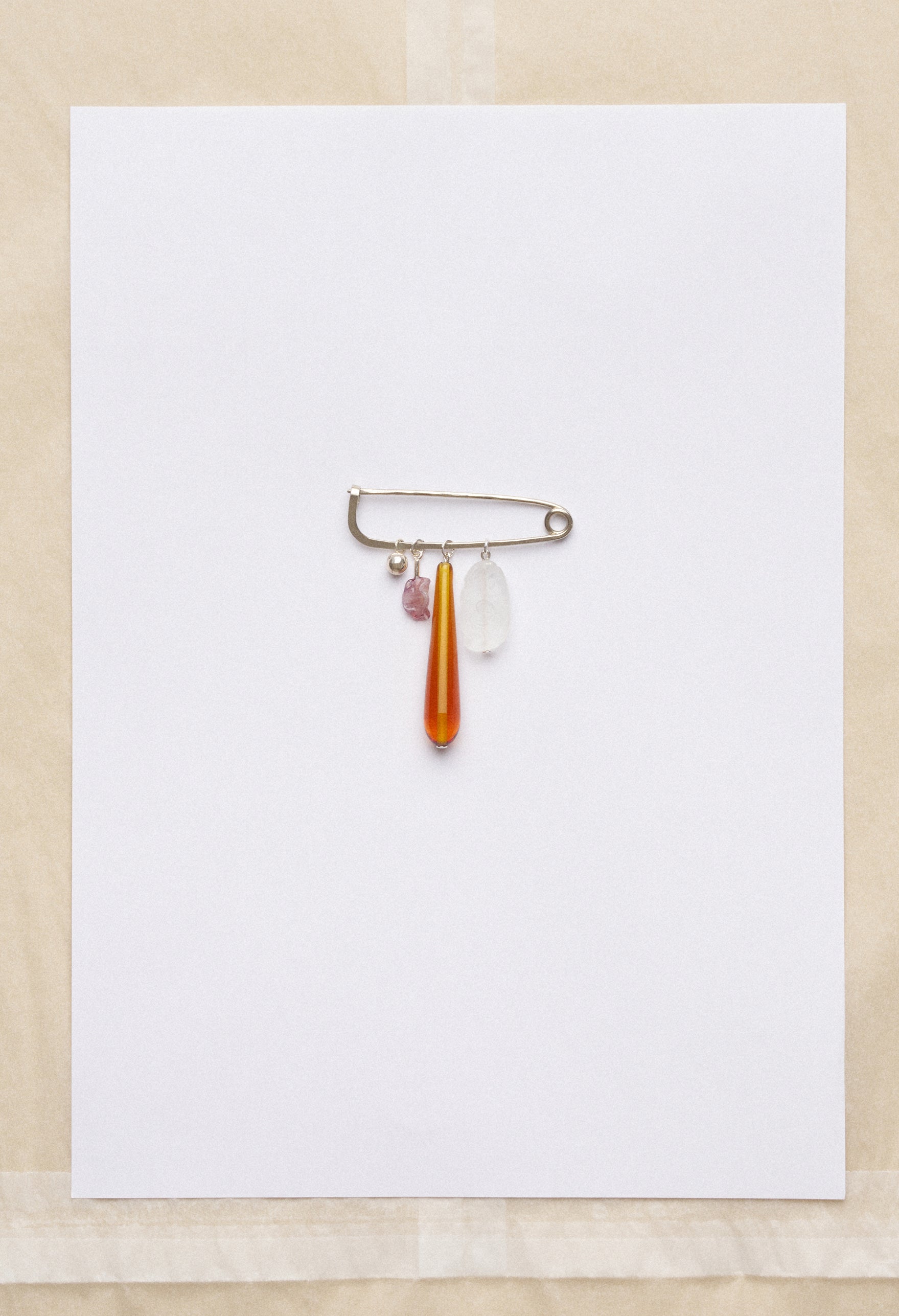 Pull brooch - Amber / Frost / Opaline lilac