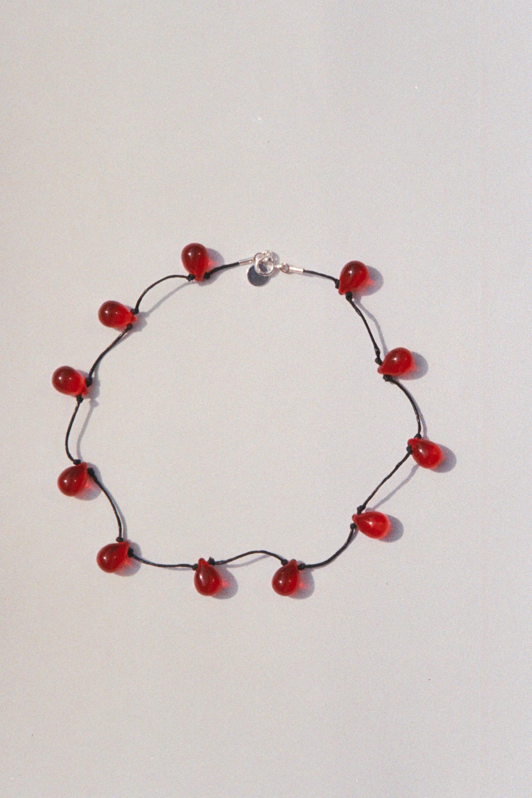 Noué necklace - Red / black cord