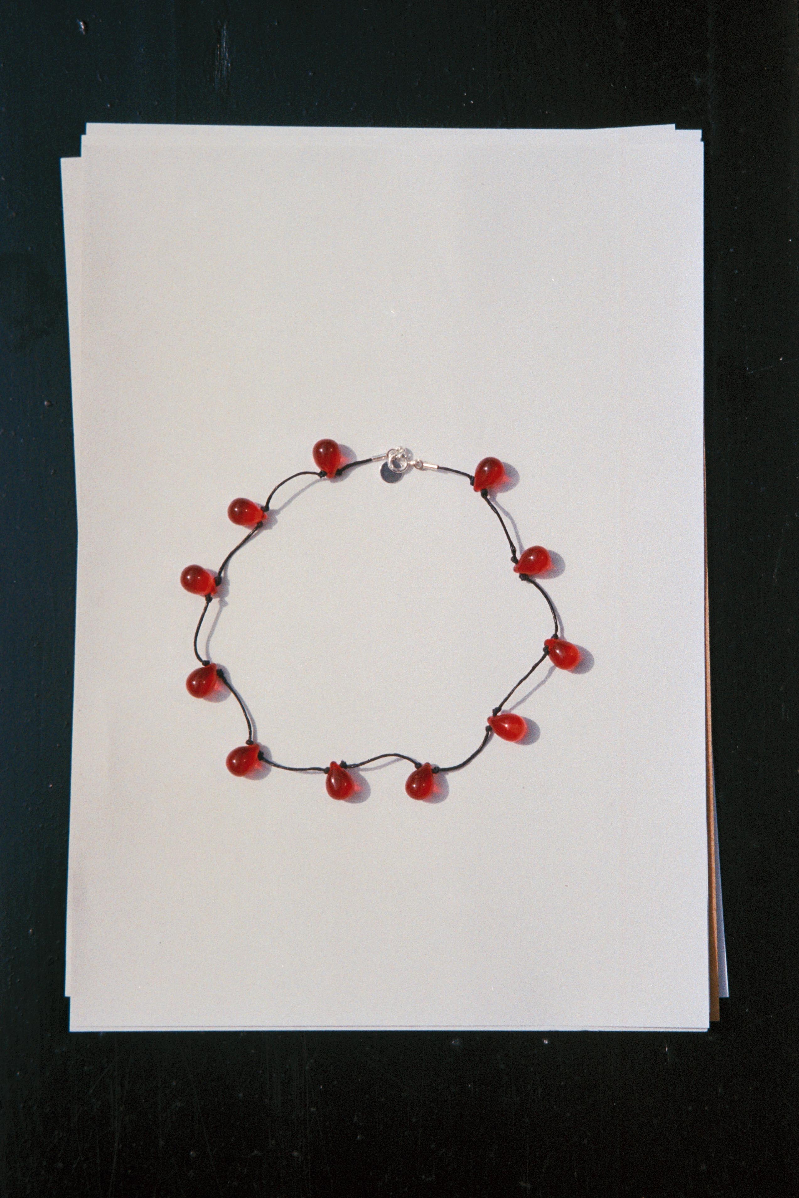 Noué necklace - Red / black cord