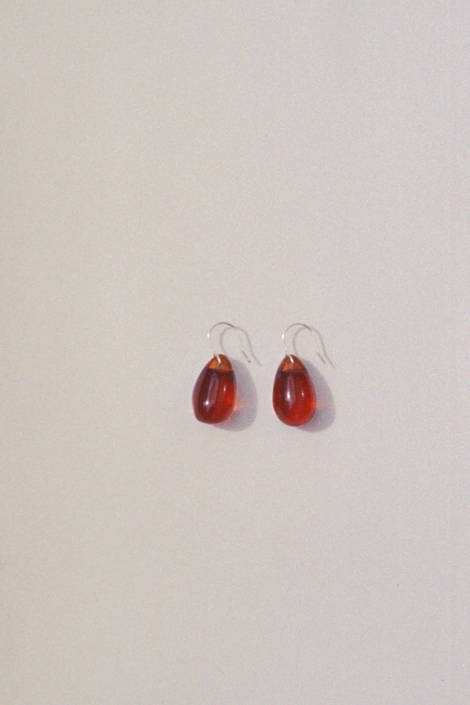 Gota Hook earrings - Amber