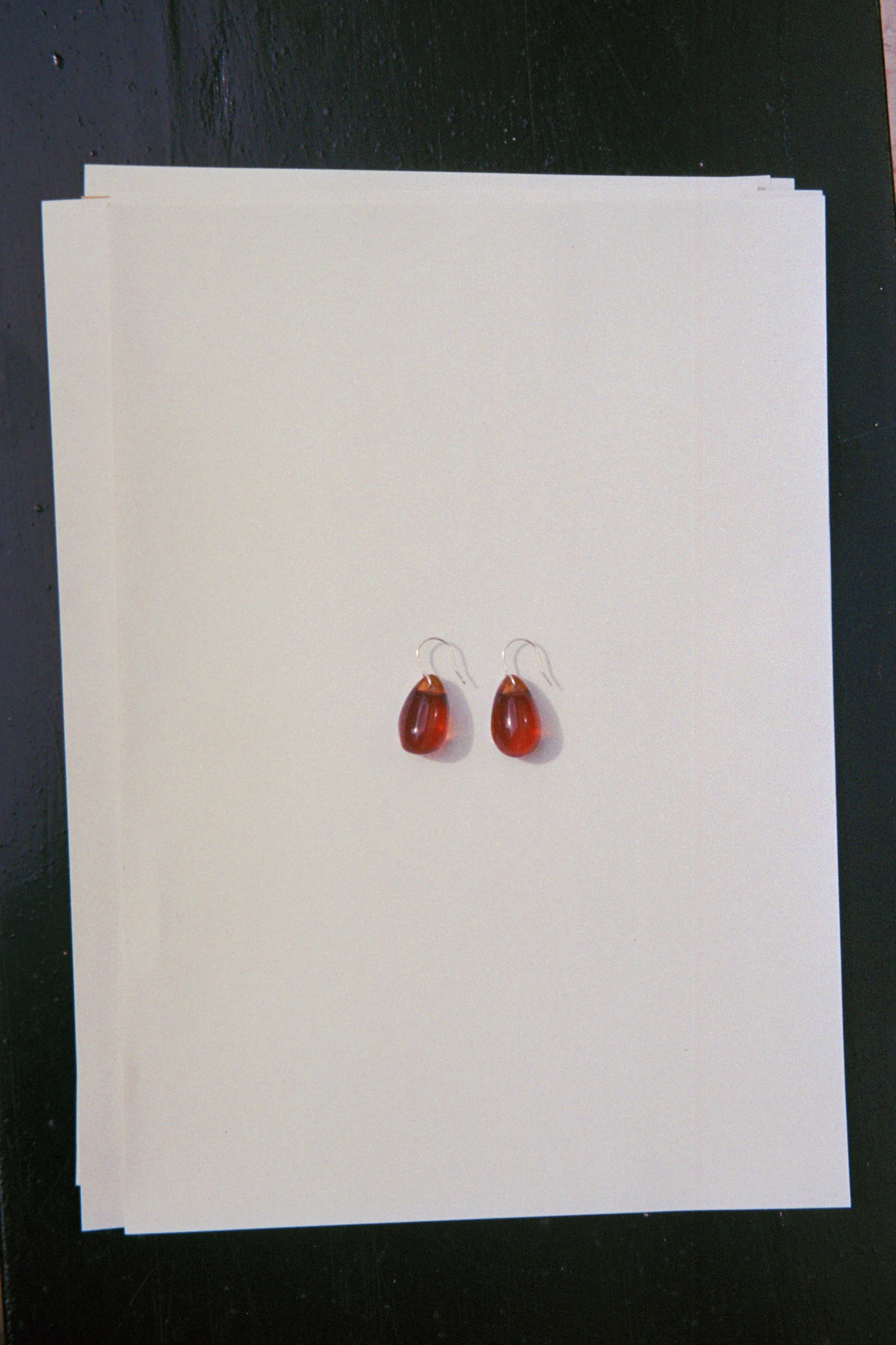 Gota Hook earrings - Amber