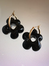 Load image into Gallery viewer, Fleur earrings - Almost black

