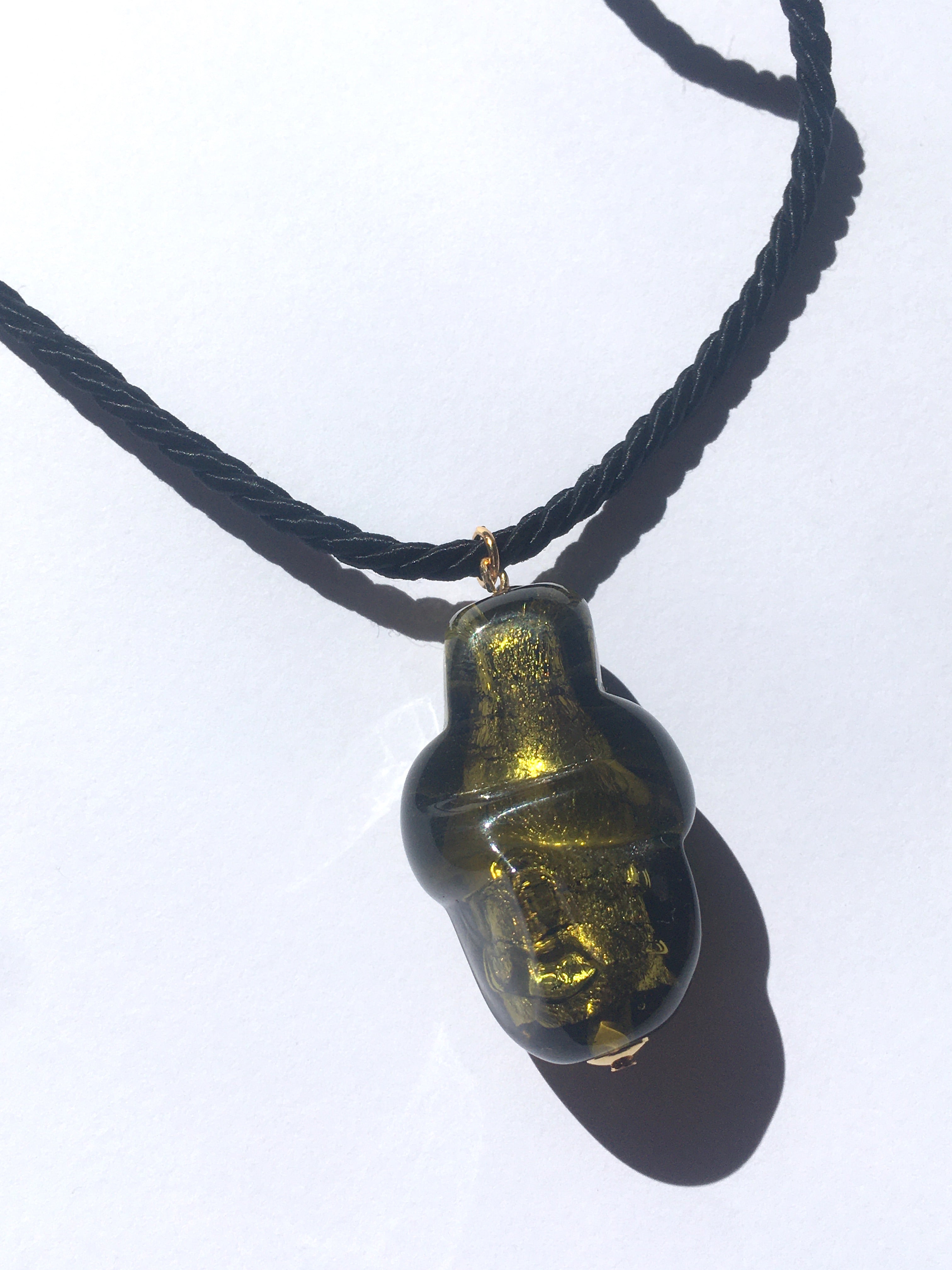 Iobates necklace - Olive