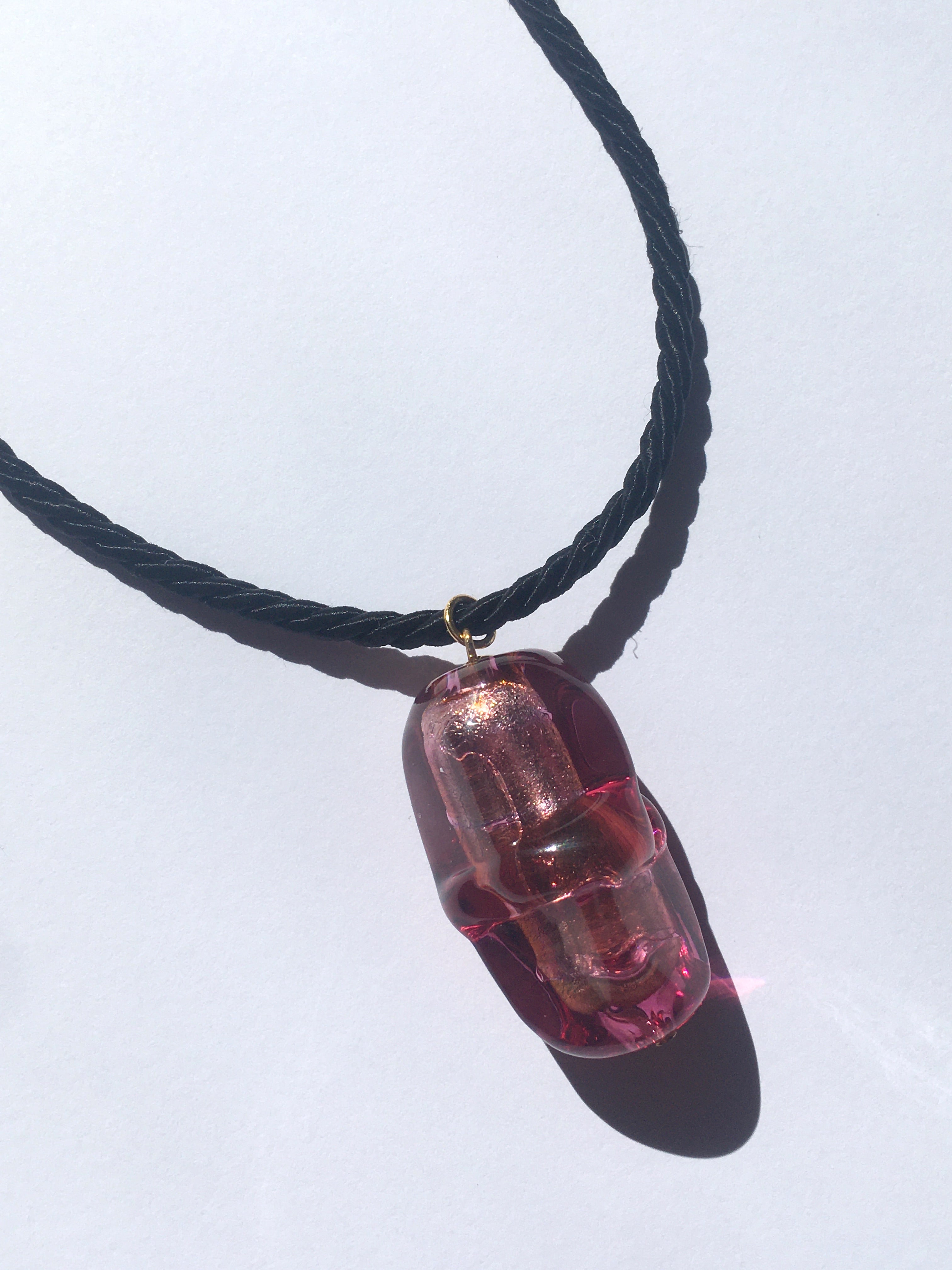 Iobates necklace - Fuchsia