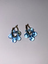 Load image into Gallery viewer, Mini Fleur earrings - Grey blue
