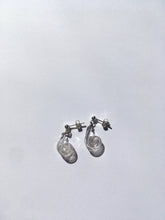 Load image into Gallery viewer, Rasen earrings - Clear
