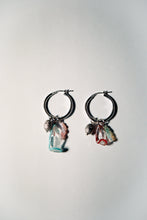 Load image into Gallery viewer, Spread charms earrings - Multi
