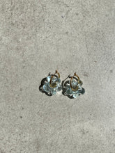 Load image into Gallery viewer, Mini Fleur earrings - Clear
